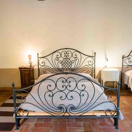 Agriturismo Bio Fattoria Di Pietra Giuncarico Eksteriør billede