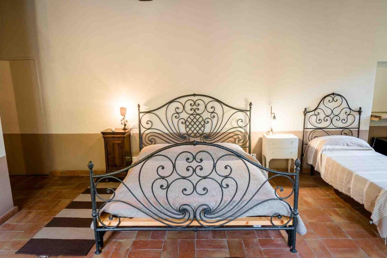 Agriturismo Bio Fattoria Di Pietra Giuncarico Eksteriør billede