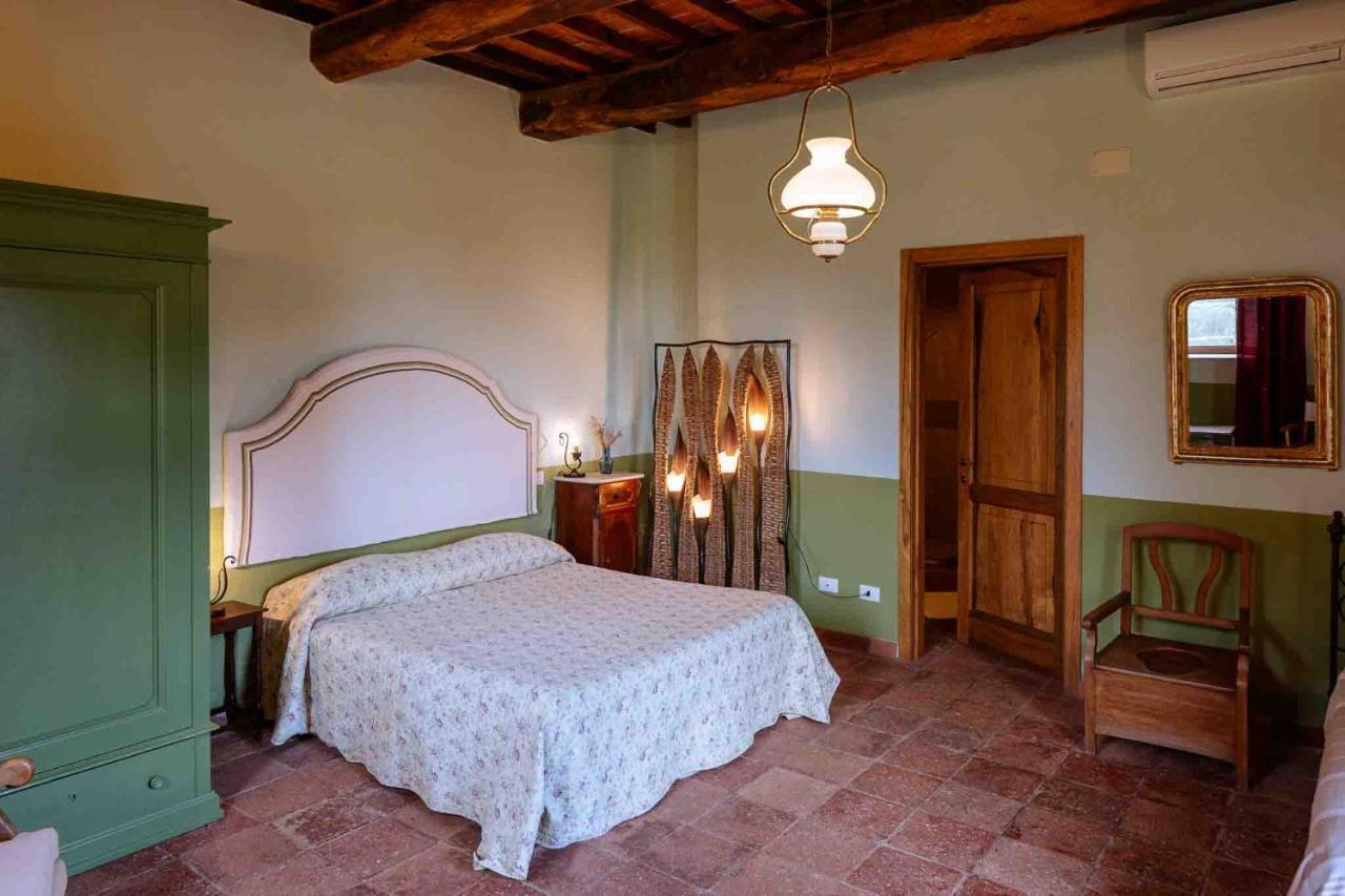 Agriturismo Bio Fattoria Di Pietra Giuncarico Eksteriør billede