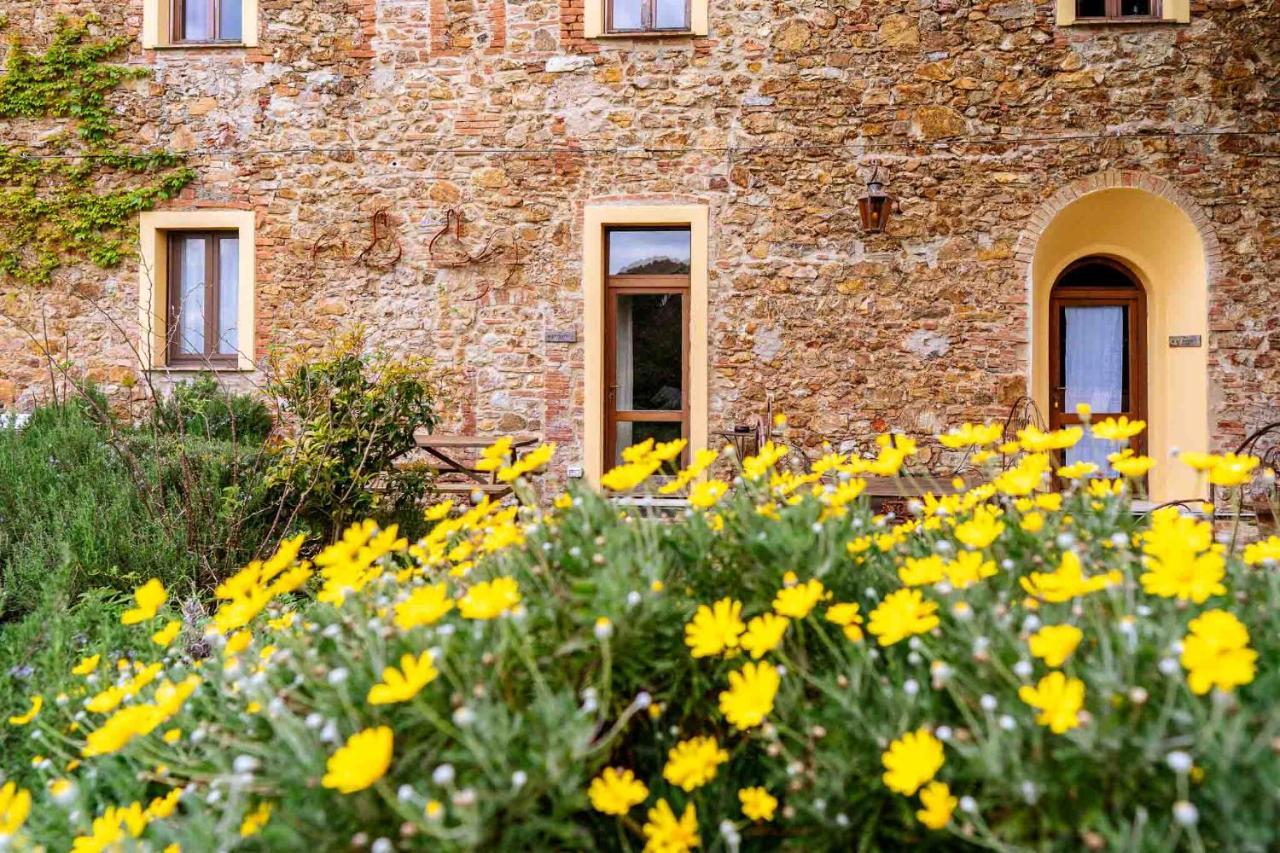 Agriturismo Bio Fattoria Di Pietra Giuncarico Eksteriør billede