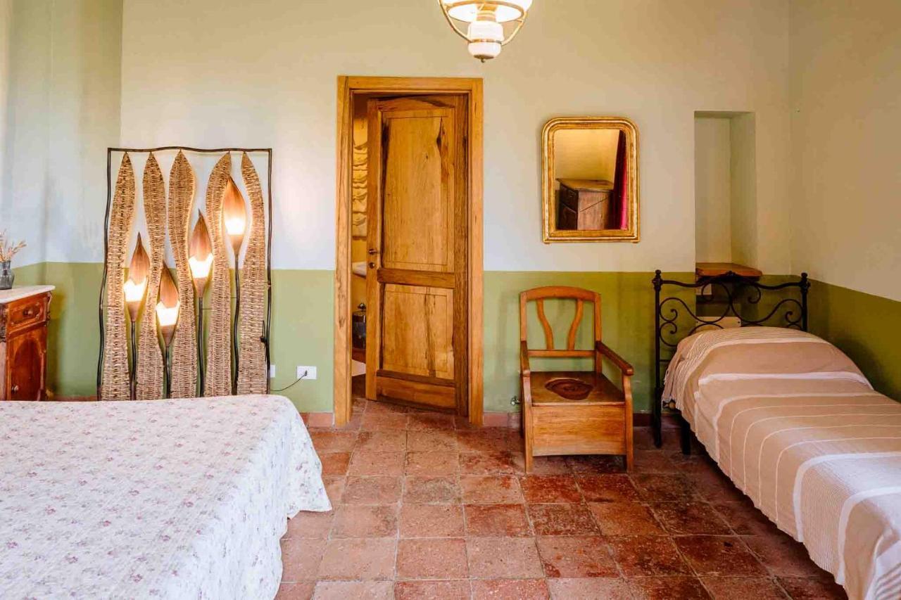 Agriturismo Bio Fattoria Di Pietra Giuncarico Eksteriør billede