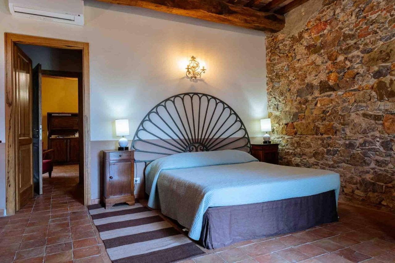 Agriturismo Bio Fattoria Di Pietra Giuncarico Eksteriør billede