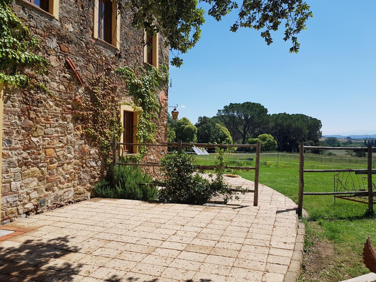 Agriturismo Bio Fattoria Di Pietra Giuncarico Eksteriør billede